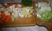 Zeleninovo-pohanková polévka s houbami (nakrájená zelenina...)