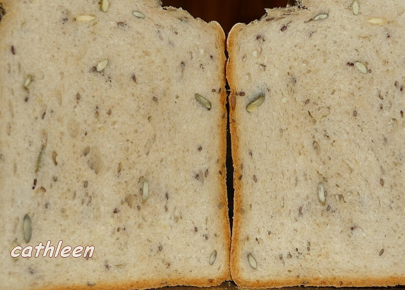Kefírový kváskový čtyřzrnný chleba