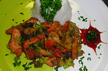 Kuřecí nudle Tandoori masala s hlívou a pórkem