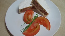 Plněný hermelín s domácí tlačenkou