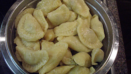 Taštičky z bramborového těsta s vepřovým masem