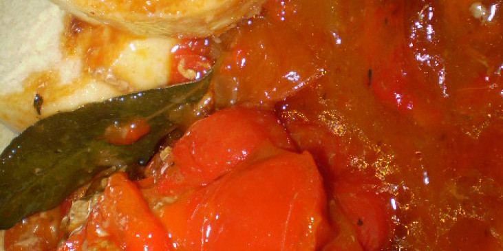 Zapečené plněné papriky na bazalce s oreganem