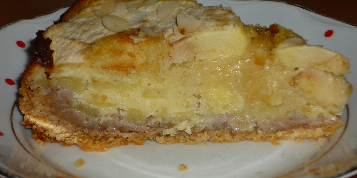 Jablečný koláč s marcipánem