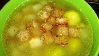 Asparagusovo-kapustová polévka s česnekovými krutony, Asparagusovo-kapustová polévka s česnekovými krutony