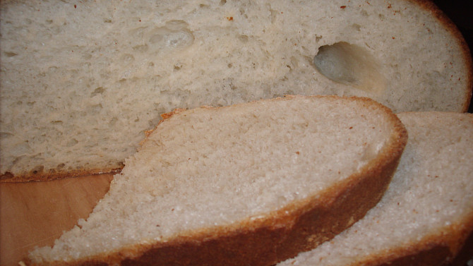 Chléb ošatkový, zadělaný v DP a pečený v troubě, Nakrájený chlebík