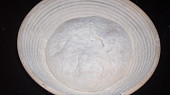 Chléb ošatkový, zadělaný v DP a pečený v troubě, Před vykynutím