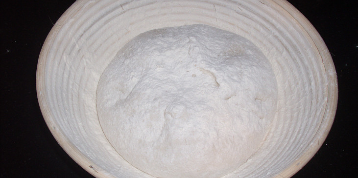 Chléb ošatkový, zadělaný v DP a pečený v troubě (Před vykynutím)