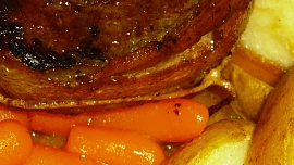Pštrosí steak ve slaninovém kabátku