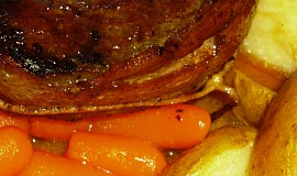 Pštrosí steak ve slaninovém kabátku