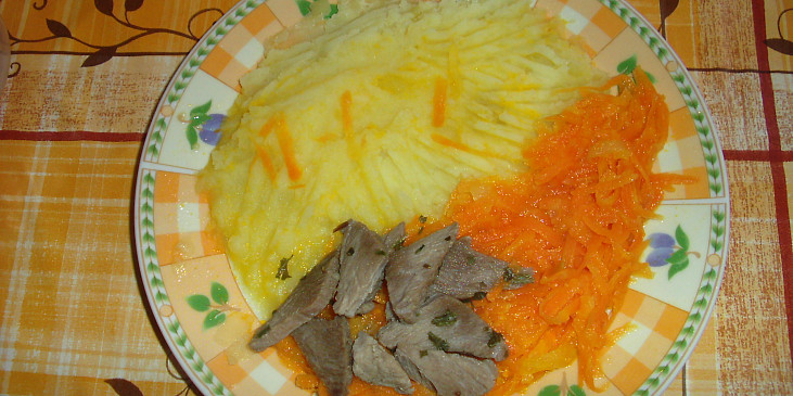 Dušená mrkev s masem a bramborem "pro nejmenší"