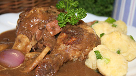 Kuře na červeném víně (Coq au Vin)