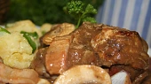 Kuře na červeném víně (Coq au Vin)