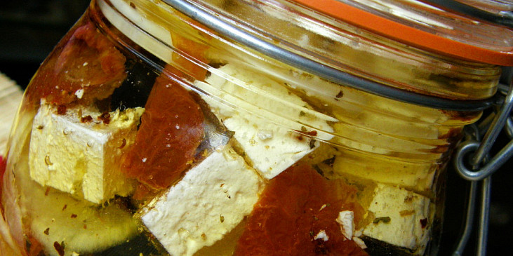 Nakládaný balkánský sýr