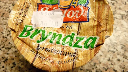 Rodinný salát s jogurtovo-brynzovou zálivkou, Roztíratelná bryndza