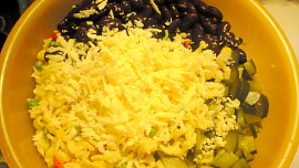 Těstovinový salát s kuřecími prsíčky