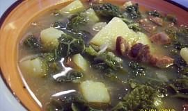 Kapustovo-klobásovo-bramborová polévka
