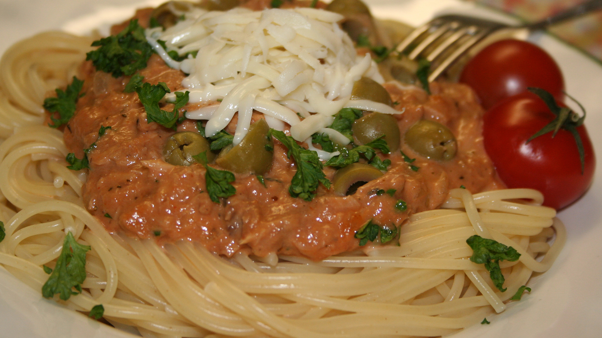 Špagety se smetanovo-tuňákovým přelivem