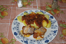 Pečený bůček na kečupu