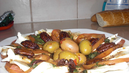 Salát Mozzarella s rajčaty a bagetou