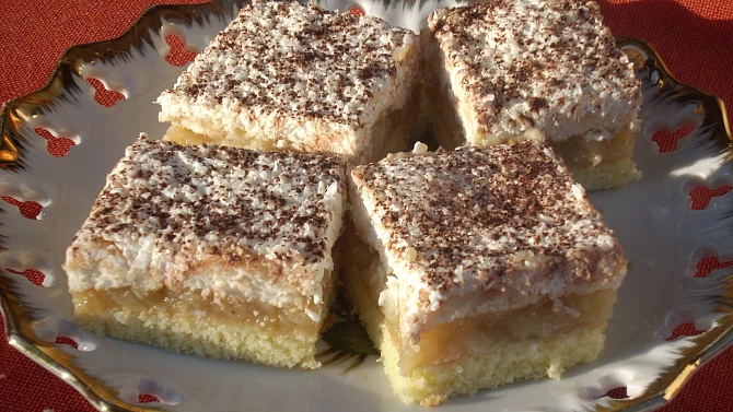 Jablečné řezy s kokosem a smetanou, Jablečné řezy s kokosem a smetanou