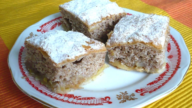 Jablkový koláč s ořechovým těstem