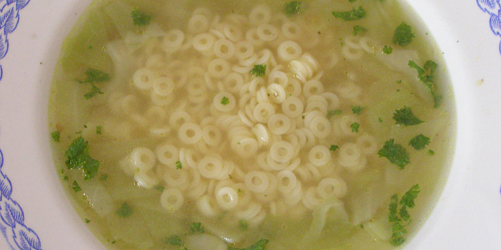 Zelná polévka s těstovinou