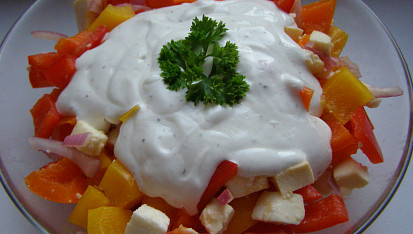 Salát z paprik a mozzarelly