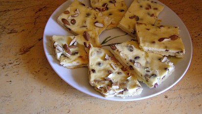 Tvarohový koláč s oříšky(mandlemi), Tvarohový koláč s oříšky