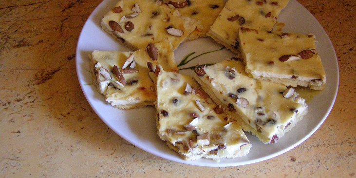 Tvarohový koláč s oříšky(mandlemi) (Tvarohový koláč s oříšky)
