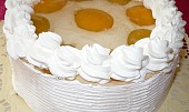 Ovocný dortík s jogurtem nebo pudinkem (Tady je korpus ze 4 vajec, prořízlý a potřený marmeládou,ale je zbytečně vysoký.)