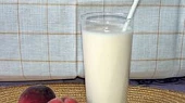 Broskvový koktejl