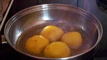Flambované broskve