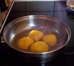 Flambované broskve