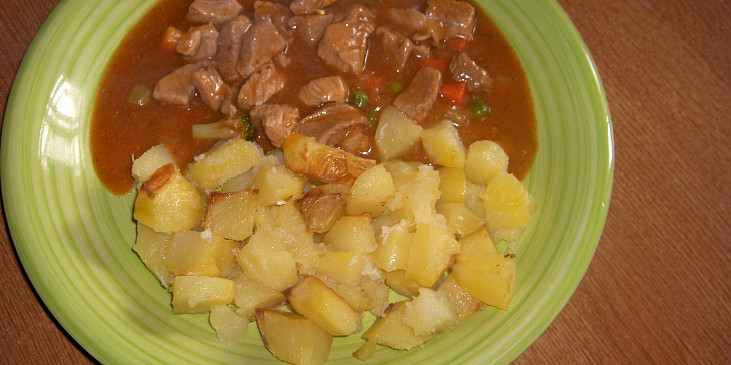 Vepřové maso se zeleninou a opékanými brambory (VEPŘ.MASÍČKO SE ZELENINOU A OPÉKANÝMI BRAMBORY)