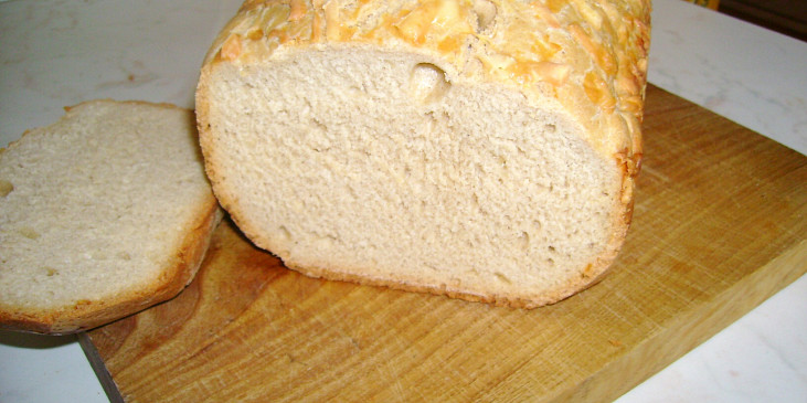 Sýrový chleba s kečupem