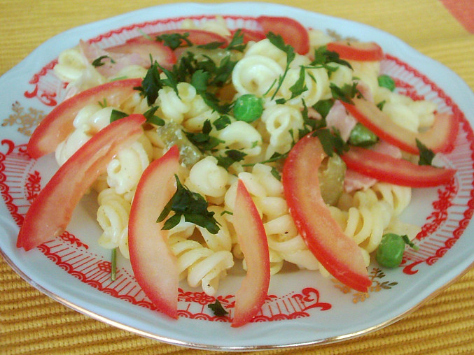 Těstovinový salát s kari