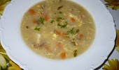 Zeleninová polévka (Zahuštěná máslovou jíškou a nakonec je přidané rozkvedlané vajíčko.)