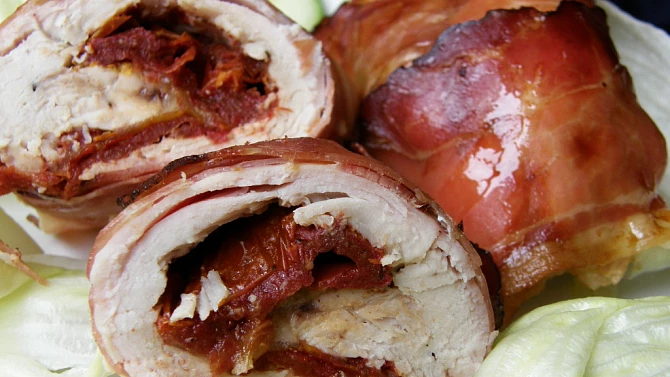 Kuřecí závitky se sušenými rajčaty a mozzarellou