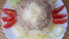 Špagety se sýrovo-tuňákovou omáčkou