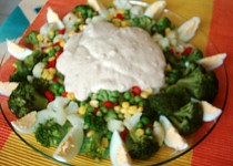 Brokolicový salát s arašídovým máslem