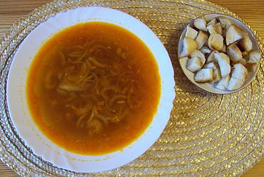 Cibulová polévka s česnekem (Cibulová polévka s česnekem)