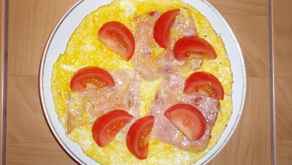 Vaječná omeleta se salámem