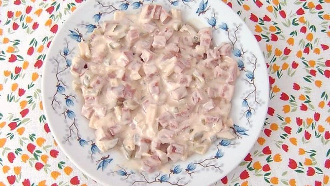 Špekáčkový salát