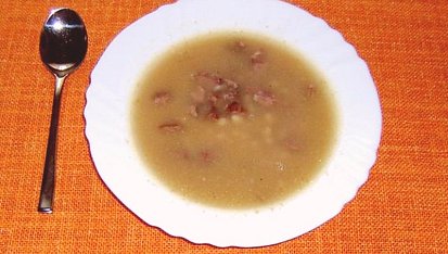 Fazolová polévka s uzeným masem