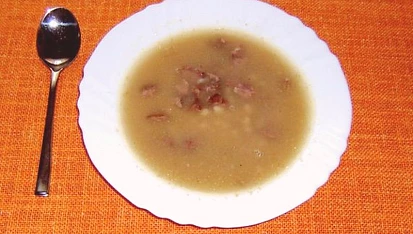 Fazolová polévka s uzeným masem