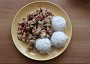 Čína s rýžovými nudličkami a rýží