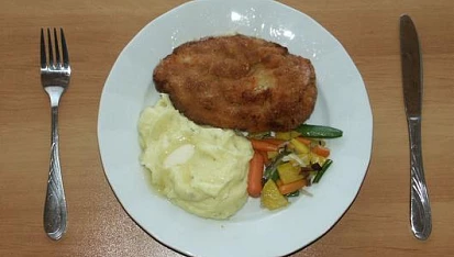 Kuřecí řízek s bramborovou kaší