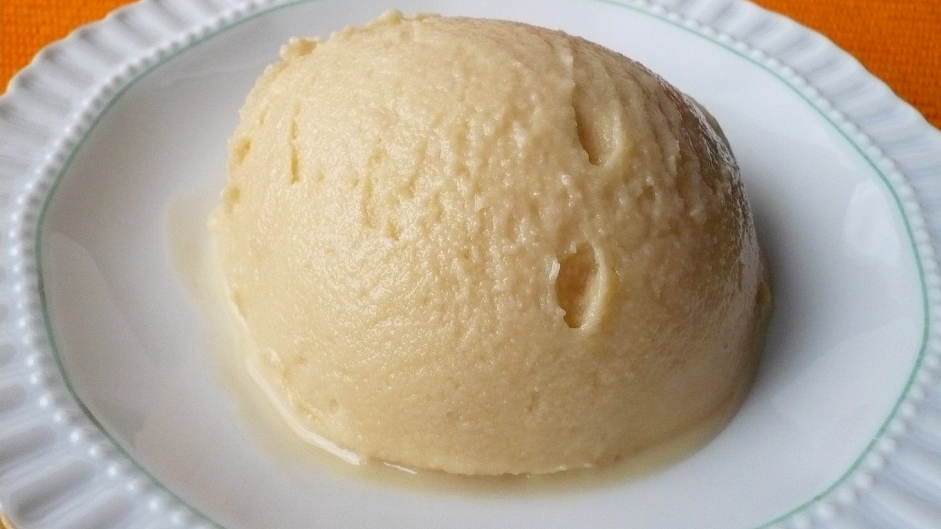 Mléčná karamelová zmrzlina