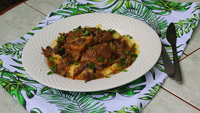 Telecí ossobuco na pivu a sušených houbách