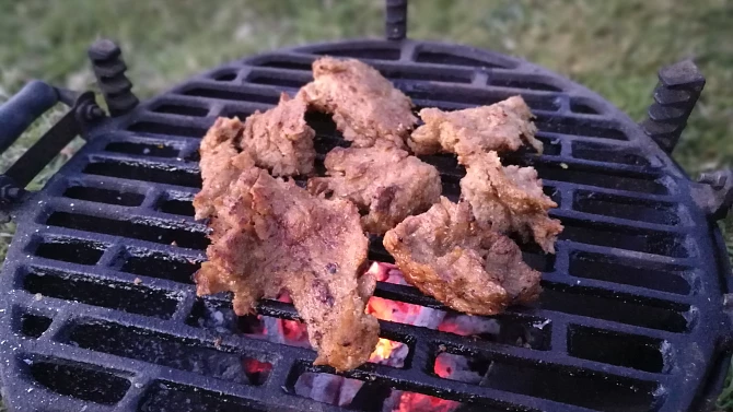 Seitan, tužší verze (rostlinné maso z pšeničné bílkoviny)